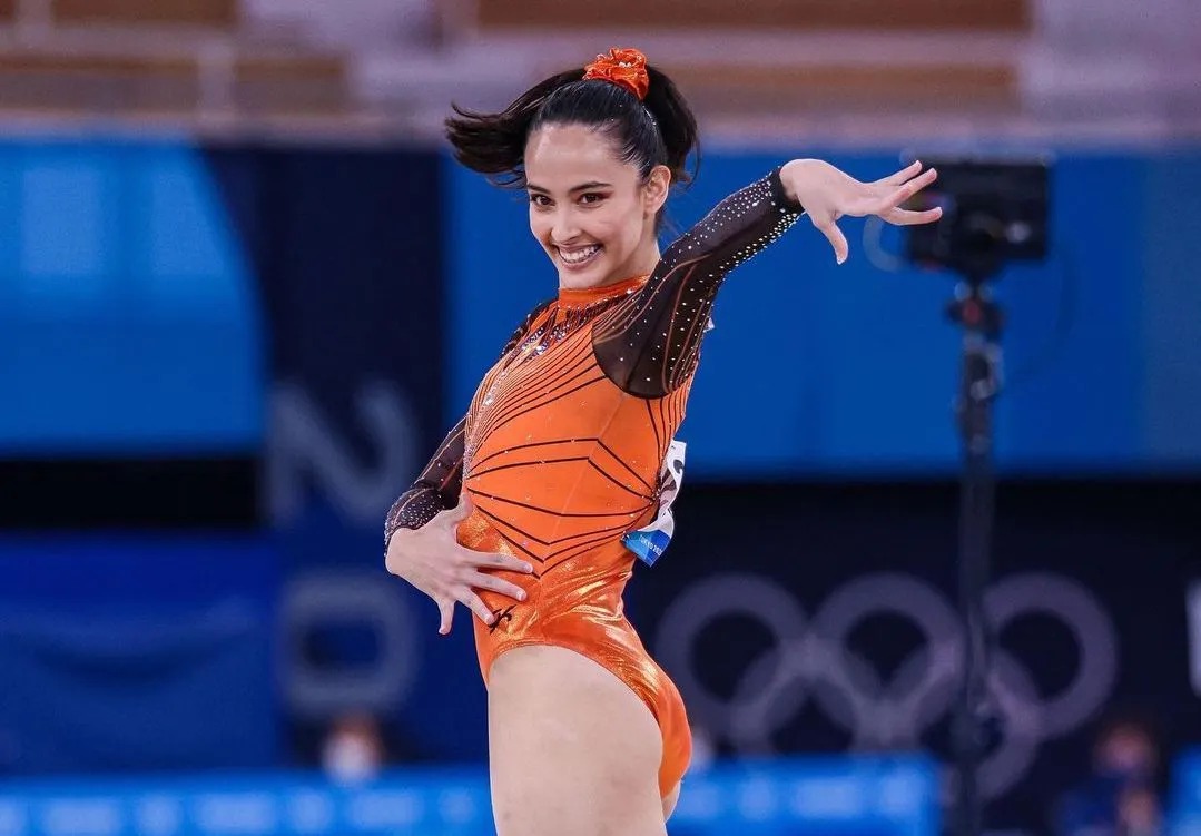 详解棒球规则中的“捕手干扰”补偿如何改变了满垒时的战术选择